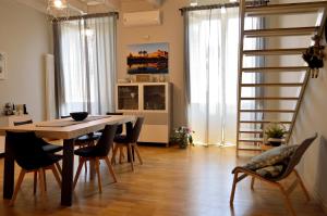 Posedenie v ubytovaní Panoramic Suite***** in the heArt of Catania