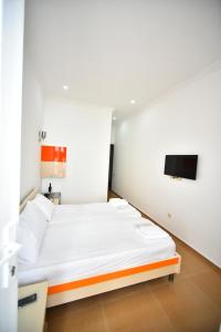 Postel nebo postele na pokoji v ubytování Orange Home Hotel