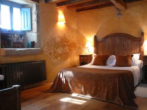 A bed or beds in a room at Casa do Castelo de Andrade