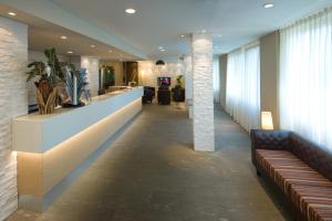 The lobby or reception area at Hotel Drei Könige