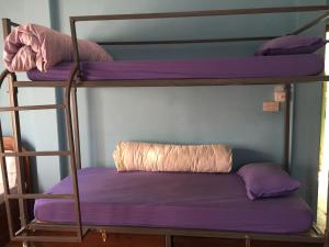 Voodi või voodid majutusasutuse Nepalaya Eco Hostel toas