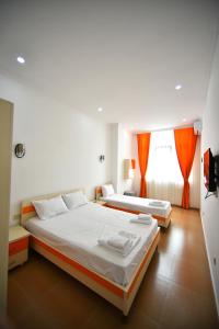 Postel nebo postele na pokoji v ubytování Orange Home Hotel
