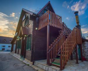 Zgradba, v kateri se nahaja apartma