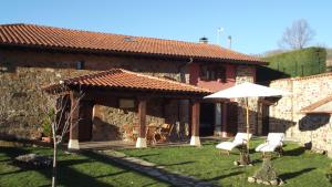 Taman di luar CASA RURAL EL HAYEDO