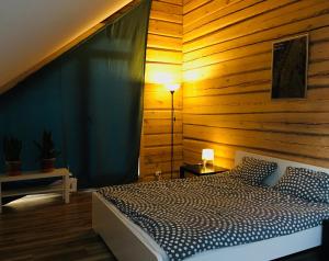 Postel nebo postele na pokoji v ubytování Room in a Scandinavian Style House