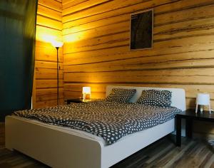 Postel nebo postele na pokoji v ubytování Room in a Scandinavian Style House