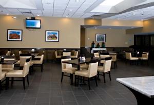 A restaurant or other place to eat at Wyndham Garden Texarkana