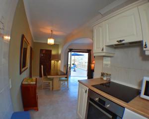 Una cocina o zona de cocina en Villa Romana Mountainside apartment in Alcalali, Jalon Valley