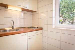 Kjøkken eller kjøkkenkrok på Apartments Bašković