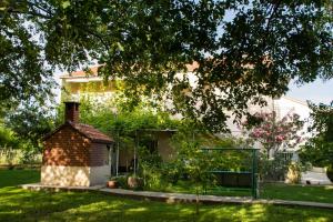 Vonkajšia záhrada v ubytovaní Apartman Sun Solin