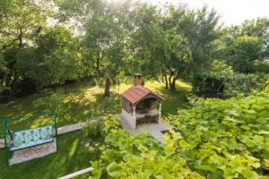Vonkajšia záhrada v ubytovaní Apartman Sun Solin