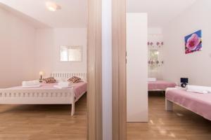 Posteľ alebo postele v izbe v ubytovaní Apartman Sun Solin