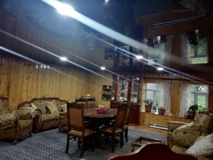 Posezení v ubytování Guest House Tavaduri