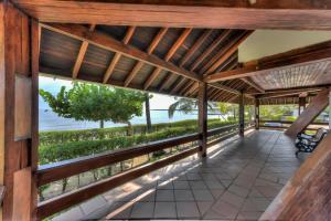 Ein Balkon oder eine Terrasse in der Unterkunft Cispata Marina Hotel