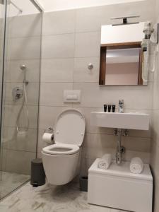Koupelna v ubytování Hotel Pelikan + 32 fotografií