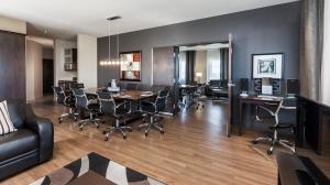 Predel za sedenje v nastanitvi Imperia Hotel & Suites Saint-Eustache