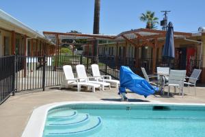 A piscina localizada em Gateway Inn ou nos arredores