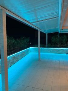 een zwembad met blauwe verlichting onder een pergola bij Apartment Relax whit big terrace 170m2 Near the Beach in Split