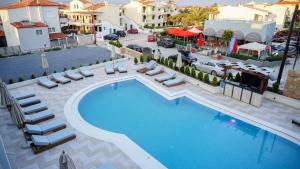 Bazén v ubytovaní Agnes Deluxe Hotel alebo v jeho blízkosti