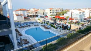 Bazén v ubytovaní Agnes Deluxe Hotel alebo v jeho blízkosti