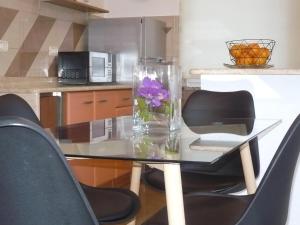 Kuchnia lub aneks kuchenny w obiekcie Apartments Karmen Pula