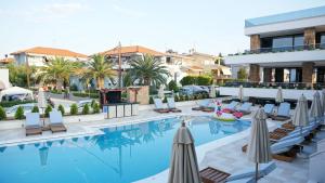 Bazén v ubytovaní Agnes Deluxe Hotel alebo v jeho blízkosti
