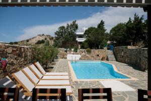 The swimming pool at or close to Villa Kairos Naxos
