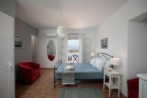 A bed or beds in a room at Villa Kairos Naxos