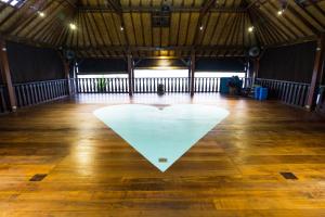 a white heart on a wooden floor in a room at Agung Lembongan Bungalow in Nusa Lembongan
