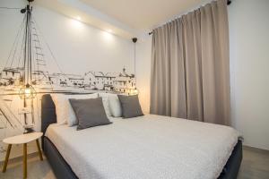 FK Apartments客房内的一张或多张床位