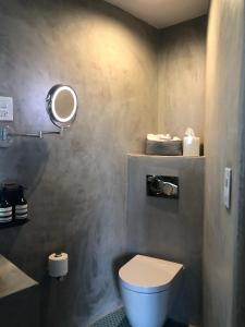 A bathroom at El Blok