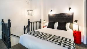 מיטה או מיטות בחדר ב-Quality Apartments Melbourne Central