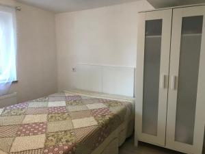 Ein Bett oder Betten in einem Zimmer der Unterkunft Cozy Apartment