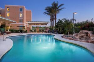 Peldbaseins naktsmītnē Hyatt Place Phoenix/ Mesa vai tās tuvumā