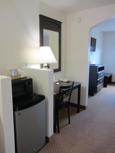 A television and/or entertainment centre at Howard Johnson by Wyndham Lubbock TX