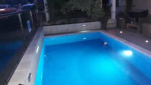 Bazén v ubytování Kuca za odmor Luna nebo v jeho okolí
