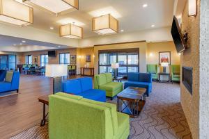 Poilsio erdvė arba baras apgyvendinimo įstaigoje Comfort Suites Burlington near I-5