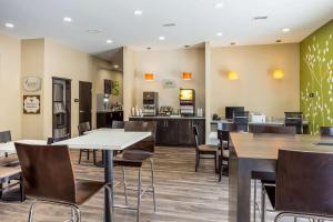 Χώρος καθιστικού στο Sleep Inn Logan Ohio-Hocking Hills