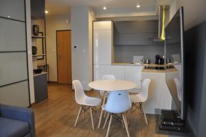 O bucătărie sau chicinetă la Rakowicka 22J (B) by Homeprime
