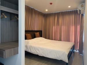 Кровать или кровати в номере De Amber Pattaya by ME