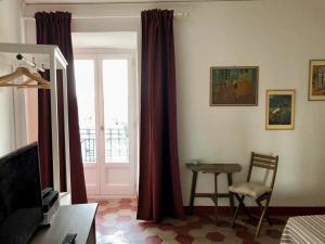 A television and/or entertainment centre at I Ninni