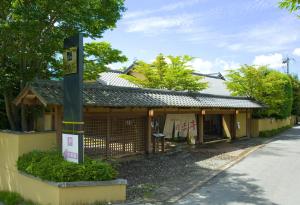 a small building with a pole in front of it at Yufuin Santoukan in Yufuin
