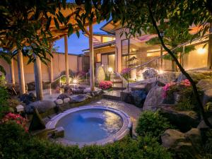 Bazén v ubytování Iwakuni Kokusai Kanko Hotel nebo v jeho okolí
