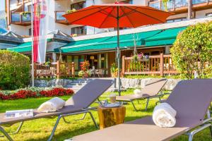 Ogród w obiekcie Hotel Das Gastein - ganzjährig inklusive Alpentherme Gastein & Sommersaison inklusive Gasteiner Bergbahnen
