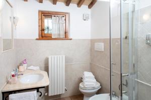 Koupelna v ubytování All'Antica Mattonata + 37 fotografií