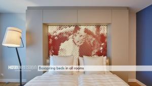 Un pat sau paturi într-o cameră la Hotel Wettstein