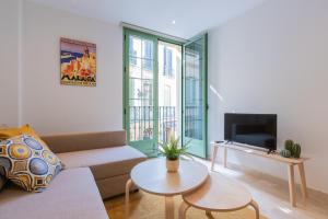 Televízia a/alebo spoločenská miestnosť v ubytovaní Apartamentos Miraflores