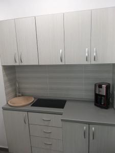 Gallery image of Frontal view by Twin Residence in Mamaia +19 photos