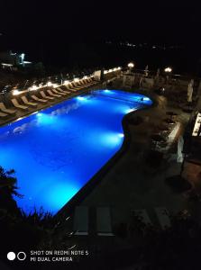 Bazén v ubytování Elena Village Hotel & Suites nebo v jeho okolí