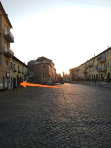 an empty street with an orange line on it at La casa dei Fiori in Vetralla